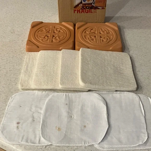 Gardener's Supply Company Microwave Flower Press Kit - Terracotta Tiles 4lb box - Picture 3 of 8